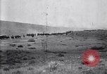 Immagine di Stati Uniti Esercito di unità di cavalleria ritorno alla base dopo le manovre in Marfa Texas Marfa Texas USA, 1923, secondo 41 filmato di repertorio 65675036448