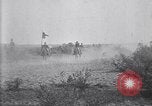 Immagine di Stati Uniti Esercito di unità di cavalleria ritorno alla base dopo le manovre in Marfa Texas Marfa Texas USA, 1923, secondo 58 filmato di repertorio 65675036448