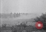 Immagine di Stati Uniti Esercito di unità di cavalleria ritorno alla base dopo le manovre in Marfa Texas Marfa Texas USA, 1923, secondo 61 filmato di repertorio 65675036448