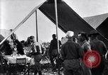 Image US Army 1re Division de cavalerie manger à l'agent des officiers du champ mes Marfa Texas USA, 1923, de la seconde 10 séquences d'archives historiques vidéo 65675036449