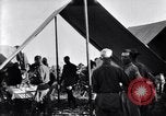 Image US Army 1re Division de cavalerie manger à l'agent des officiers du champ mes Marfa Texas USA, 1923, de la seconde 11 séquences d'archives historiques vidéo 65675036449