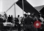 Image US Army 1re Division de cavalerie manger à l'agent des officiers du champ mes Marfa Texas USA, 1923, de la seconde 15 séquences d'archives historiques vidéo 65675036449