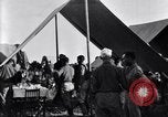 Image US Army 1re Division de cavalerie manger à l'agent des officiers du champ mes Marfa Texas USA, 1923, de la seconde 22 séquences d'archives historiques vidéo 65675036449