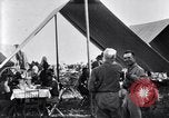 Image US Army 1re Division de cavalerie manger à l'agent des officiers du champ mes Marfa Texas USA, 1923, de la seconde 26 séquences d'archives historiques vidéo 65675036449
