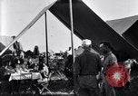 Image US Army 1re Division de cavalerie manger à l'agent des officiers du champ mes Marfa Texas USA, 1923, de la seconde 30 séquences d'archives historiques vidéo 65675036449