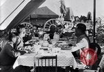 Image US Army 1re Division de cavalerie manger à l'agent des officiers du champ mes Marfa Texas USA, 1923, de la seconde 35 séquences d'archives historiques vidéo 65675036449