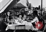 Image US Army 1re Division de cavalerie manger à l'agent des officiers du champ mes Marfa Texas USA, 1923, de la seconde 37 séquences d'archives historiques vidéo 65675036449