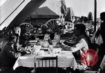Image US Army 1re Division de cavalerie manger à l'agent des officiers du champ mes Marfa Texas USA, 1923, de la seconde 38 séquences d'archives historiques vidéo 65675036449