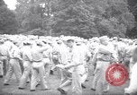 Immagine di Party in giardino per soldati statunitensi Washington DC USA, 1942, secondo 45 filmato di repertorio 65675036462