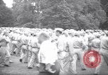 Immagine di Party in giardino per soldati statunitensi Washington DC USA, 1942, secondo 46 filmato di repertorio 65675036462