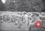 Immagine di Party in giardino per soldati statunitensi Washington DC USA, 1942, secondo 50 filmato di repertorio 65675036462