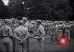 Immagine di Party in giardino per soldati statunitensi Washington DC USA, 1942, secondo 54 filmato di repertorio 65675036462