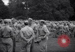 Immagine di Party in giardino per soldati statunitensi Washington DC USA, 1942, secondo 58 filmato di repertorio 65675036462