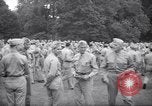 Immagine di Party in giardino per soldati statunitensi Washington DC USA, 1942, secondo 60 filmato di repertorio 65675036462