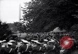 Immagine di Party in giardino per soldati statunitensi Washington DC USA, 1942, secondo 61 filmato di repertorio 65675036462