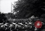 Immagine di Party in giardino per soldati statunitensi Washington DC USA, 1942, secondo 62 filmato di repertorio 65675036462