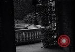 Standbild Springwood Veranda Hyde Park New York USA, 1936, aus Sekunde 1 historischem Filmmaterial Videoclip 65675036473