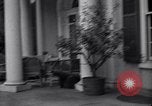 Standbild Springwood Veranda Hyde Park New York USA, 1936, aus Sekunde 9 historischem Filmmaterial Videoclip 65675036473