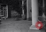 Standbild Springwood Veranda Hyde Park New York USA, 1936, aus Sekunde 12 historischem Filmmaterial Videoclip 65675036473