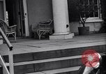 Standbild Springwood Veranda Hyde Park New York USA, 1936, aus Sekunde 22 historischem Filmmaterial Videoclip 65675036473