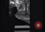 Standbild Springwood Veranda Hyde Park New York USA, 1936, aus Sekunde 32 historischem Filmmaterial Videoclip 65675036473