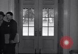 Standbild drücken Sie am Weißen Haus West Wing Washington DC USA, 1937, aus Sekunde 3 historischem Filmmaterial Videoclip 65675036474