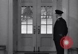 Standbild drücken Sie am Weißen Haus West Wing Washington DC USA, 1937, aus Sekunde 5 historischem Filmmaterial Videoclip 65675036474