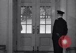 Standbild drücken Sie am Weißen Haus West Wing Washington DC USA, 1937, aus Sekunde 12 historischem Filmmaterial Videoclip 65675036474