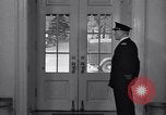 Standbild drücken Sie am Weißen Haus West Wing Washington DC USA, 1937, aus Sekunde 17 historischem Filmmaterial Videoclip 65675036474