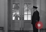 Standbild drücken Sie am Weißen Haus West Wing Washington DC USA, 1937, aus Sekunde 25 historischem Filmmaterial Videoclip 65675036474