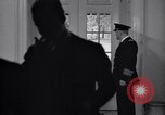 Standbild drücken Sie am Weißen Haus West Wing Washington DC USA, 1937, aus Sekunde 42 historischem Filmmaterial Videoclip 65675036474