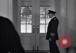 Standbild drücken Sie am Weißen Haus West Wing Washington DC USA, 1937, aus Sekunde 43 historischem Filmmaterial Videoclip 65675036474
