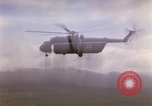 Immagine di Funzionamento Thayer II dall'esercito degli Stati Uniti Ankhe Vietnam del Sud, 1966, secondo 9 filmato di repertorio 65675036495