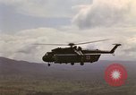 Immagine di Funzionamento Thayer II dall'esercito degli Stati Uniti Ankhe Vietnam del Sud, 1966, secondo 14 filmato di repertorio 65675036495