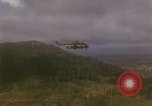 Immagine di Funzionamento Thayer II dall'esercito degli Stati Uniti Ankhe Vietnam del Sud, 1966, secondo 15 filmato di repertorio 65675036495