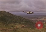Immagine di Funzionamento Thayer II dall'esercito degli Stati Uniti Ankhe Vietnam del Sud, 1966, secondo 19 filmato di repertorio 65675036495