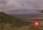 Immagine di Funzionamento Thayer II dall'esercito degli Stati Uniti Ankhe Vietnam del Sud, 1966, secondo 25 filmato di repertorio 65675036495