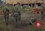 Image 1re Division de cavalerie aérienne soldats Ankhe Sud Vietnam, 1966, de la seconde 16 séquences d'archives historiques vidéo 65675036496