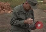 Image 1re Division de cavalerie aérienne soldats Ankhe Sud Vietnam, 1966, de la seconde 30 séquences d'archives historiques vidéo 65675036496