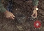 Image 1re Division de cavalerie aérienne soldats Ankhe Sud Vietnam, 1966, de la seconde 60 séquences d'archives historiques vidéo 65675036496