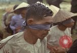 Image le Viet Cong suspects Ankhe Sud Vietnam, 1966, de la seconde 10 séquences d'archives historiques vidéo 65675036498