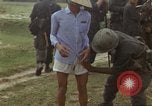 Image le Viet Cong suspects Ankhe Sud Vietnam, 1966, de la seconde 15 séquences d'archives historiques vidéo 65675036498