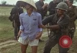 Image le Viet Cong suspects Ankhe Sud Vietnam, 1966, de la seconde 16 séquences d'archives historiques vidéo 65675036498
