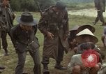 Image le Viet Cong suspects Ankhe Sud Vietnam, 1966, de la seconde 20 séquences d'archives historiques vidéo 65675036498
