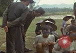 Image le Viet Cong suspects Ankhe Sud Vietnam, 1966, de la seconde 25 séquences d'archives historiques vidéo 65675036498