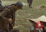 Image le Viet Cong suspects Ankhe Sud Vietnam, 1966, de la seconde 26 séquences d'archives historiques vidéo 65675036498