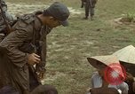 Image le Viet Cong suspects Ankhe Sud Vietnam, 1966, de la seconde 27 séquences d'archives historiques vidéo 65675036498