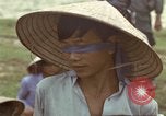 Image le Viet Cong suspects Ankhe Sud Vietnam, 1966, de la seconde 37 séquences d'archives historiques vidéo 65675036498