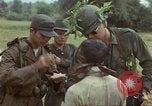 Image le Viet Cong suspects Ankhe Sud Vietnam, 1966, de la seconde 41 séquences d'archives historiques vidéo 65675036498