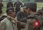 Image le Viet Cong suspects Ankhe Sud Vietnam, 1966, de la seconde 55 séquences d'archives historiques vidéo 65675036498
